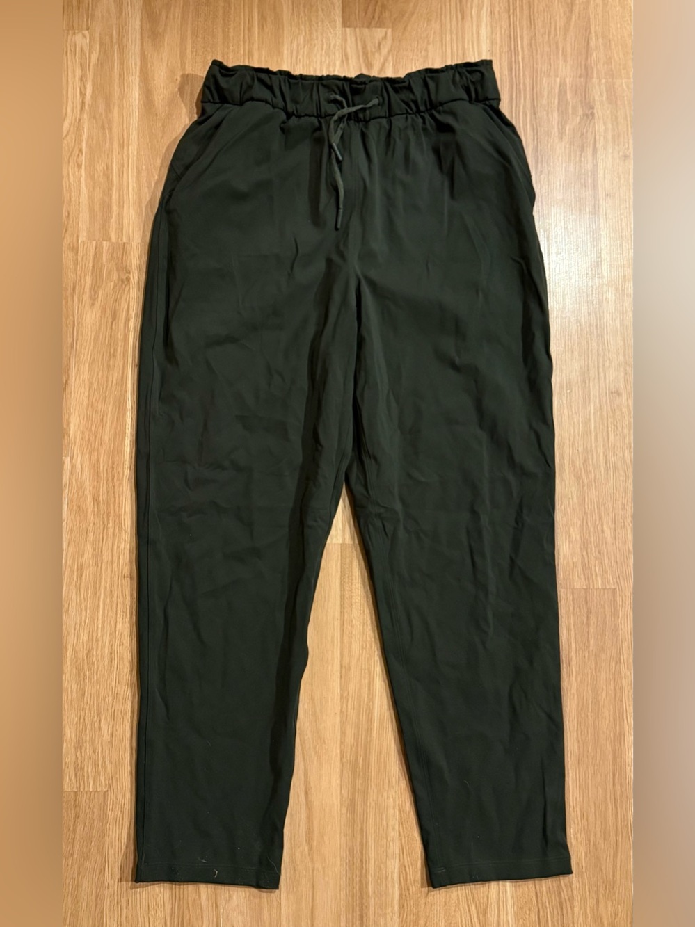 EUC Women’s Lululemon On The Fly Pants - Olive Green - Size 10
